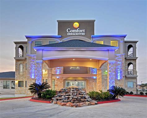COMFORT INN & SUITES .